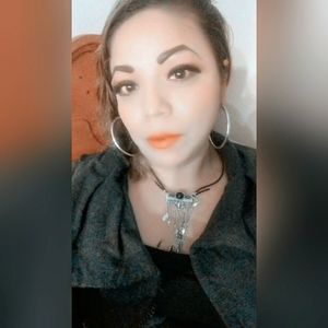 Meet your Posher, Yari